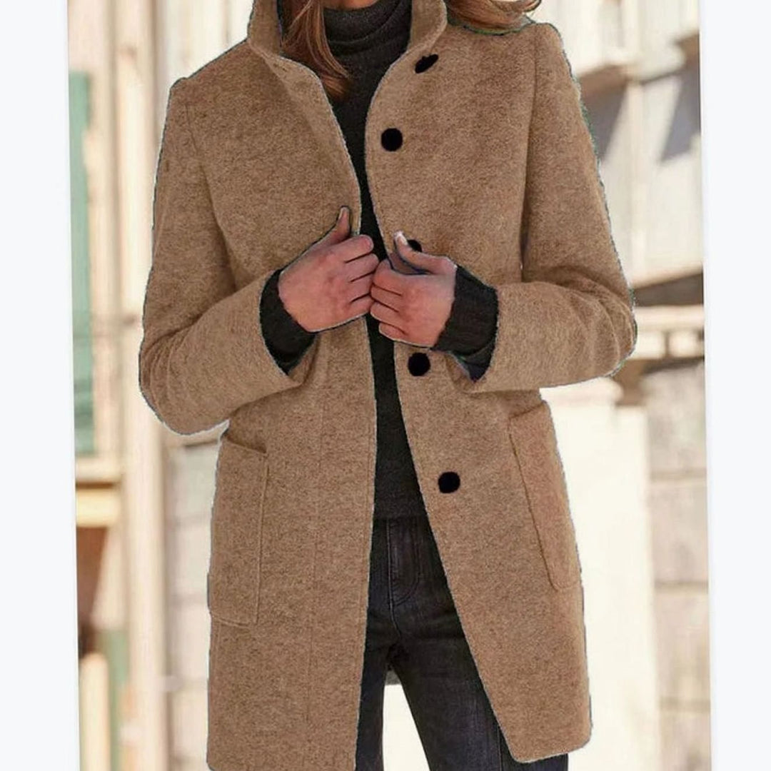 Fabienne — Warmer Wintermantel mit Stehkragen und Knöpfen für Damen, Das Modehaus Luzern