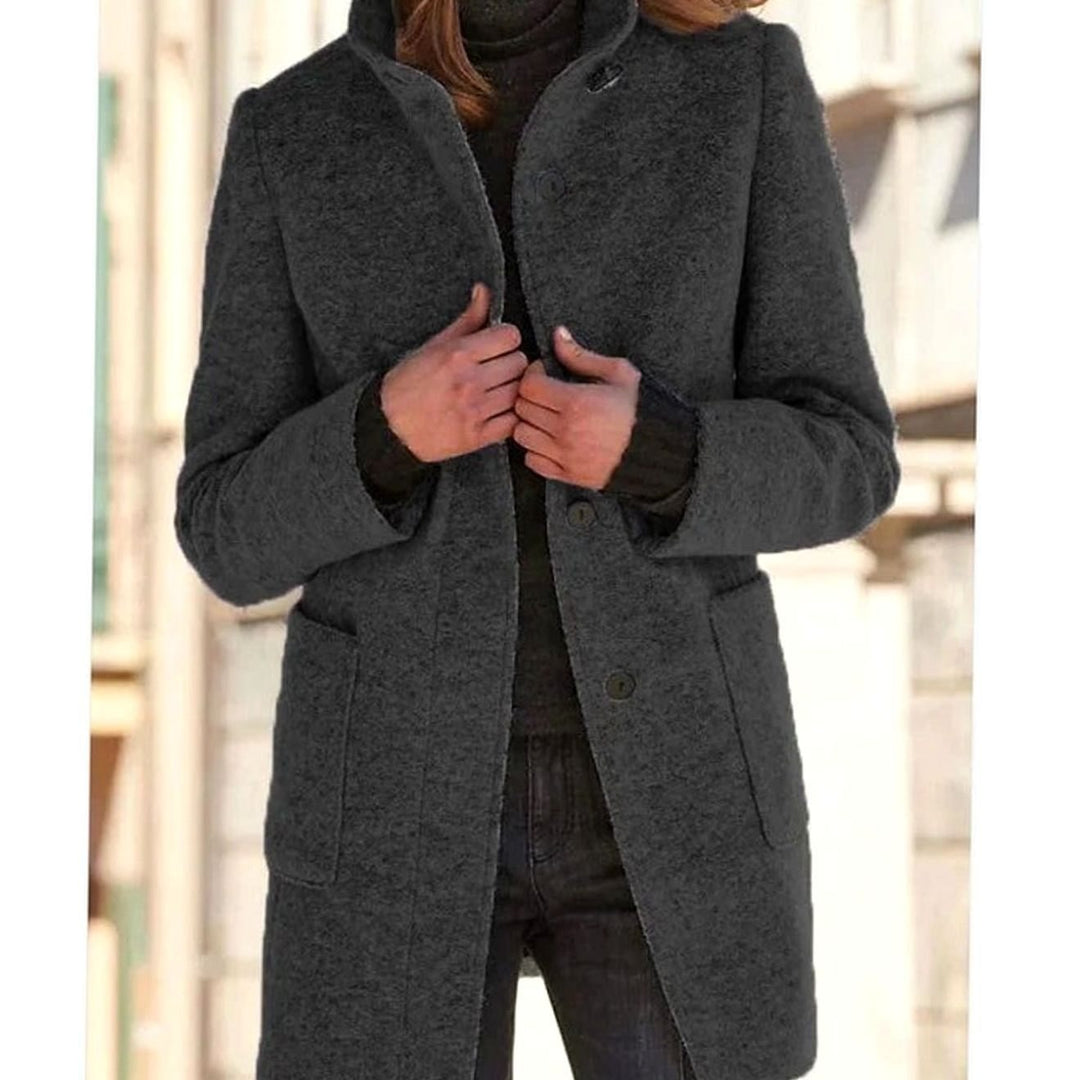 Fabienne — Warmer Wintermantel mit Stehkragen und Knöpfen für Damen, Das Modehaus Luzern