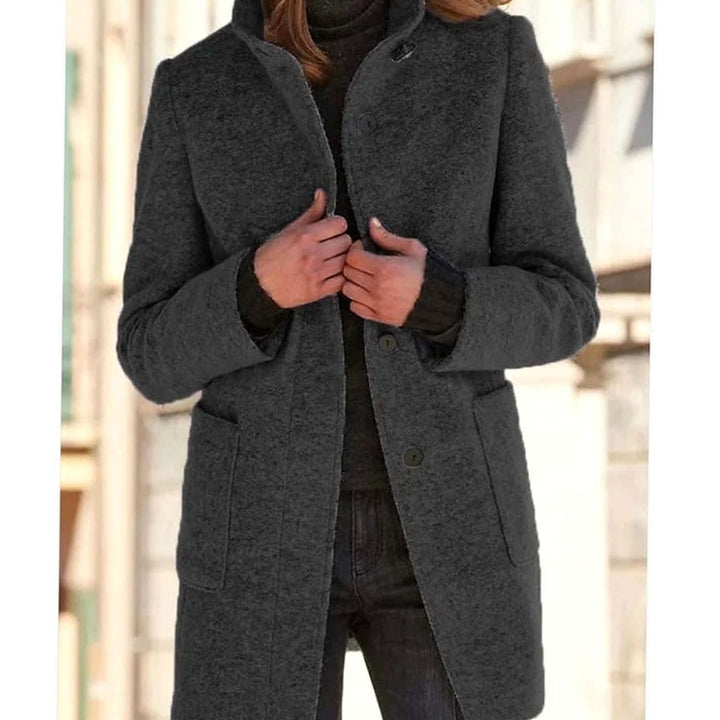 Fabienne — Warmer Wintermantel mit Stehkragen und Knöpfen für Damen, Das Modehaus Luzern