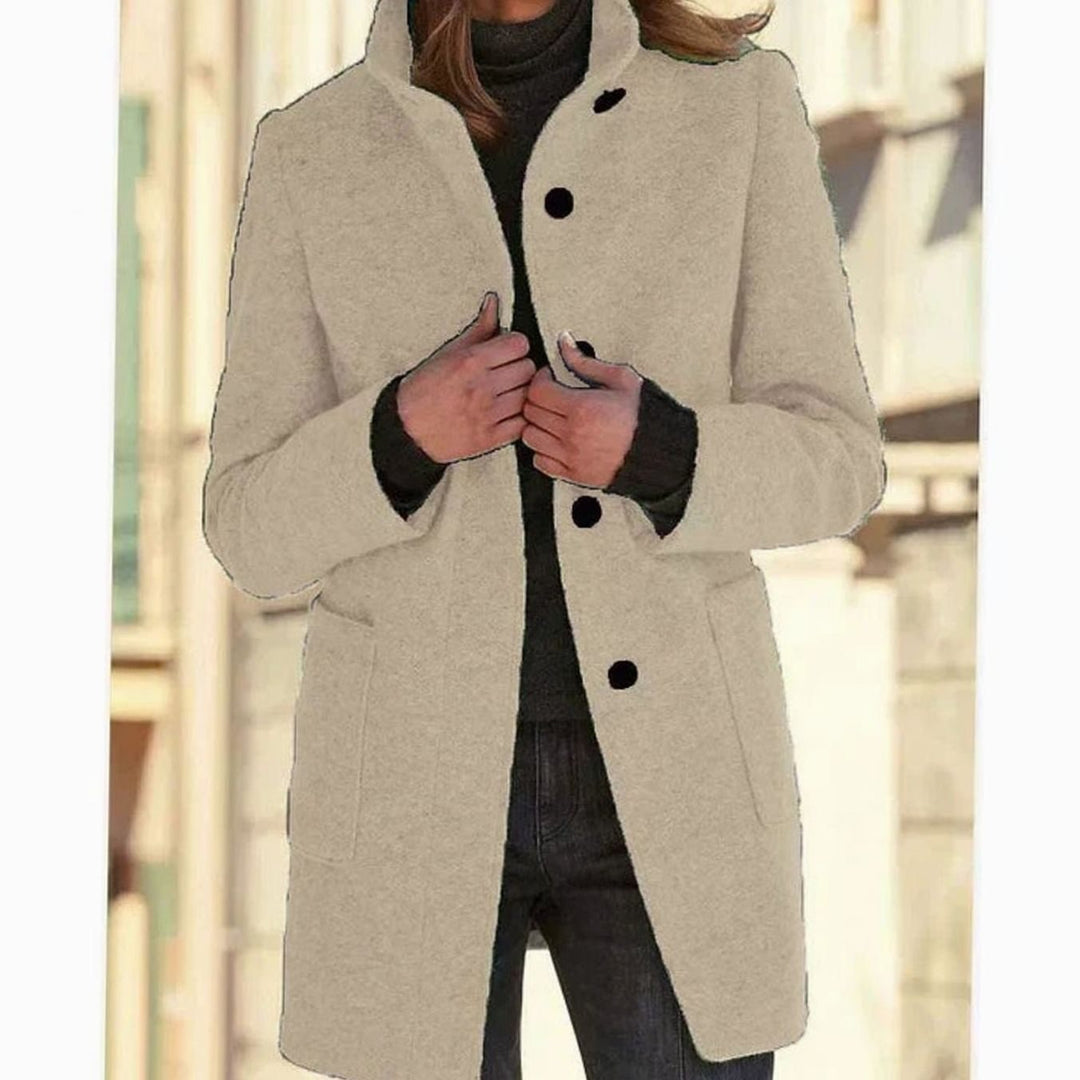 Fabienne — Warmer Wintermantel mit Stehkragen und Knöpfen für Damen, Das Modehaus Luzern