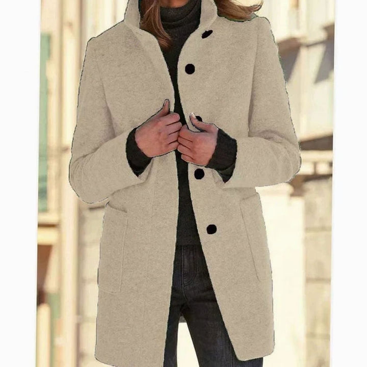 Fabienne — Warmer Wintermantel mit Stehkragen und Knöpfen für Damen, Das Modehaus Luzern