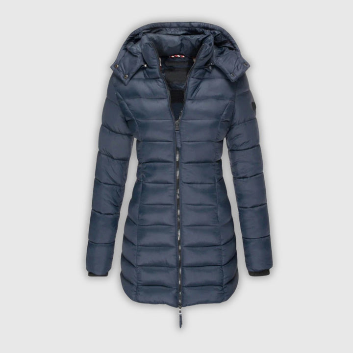Flavia — Weiche Winterjacke für Damen mit Kapuze und feiner Steppung, Das Modehaus Luzern
