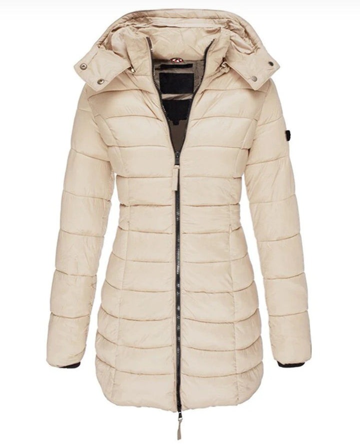 Flavia — Weiche Winterjacke für Damen mit Kapuze und feiner Steppung, Das Modehaus Luzern