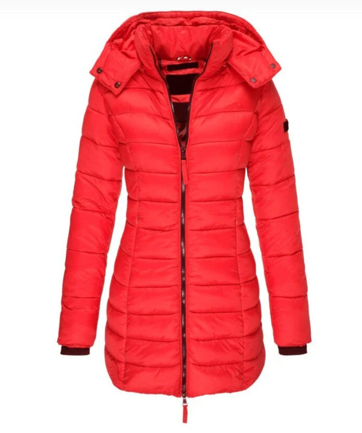 Flavia — Weiche Winterjacke für Damen mit Kapuze und feiner Steppung, Das Modehaus Luzern