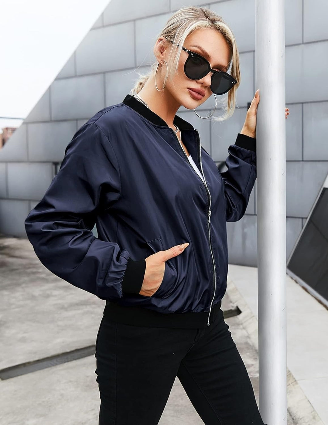 Franziska — Warme kurze Bomberjacke für Damen aus Satin, Das Modehaus Luzern