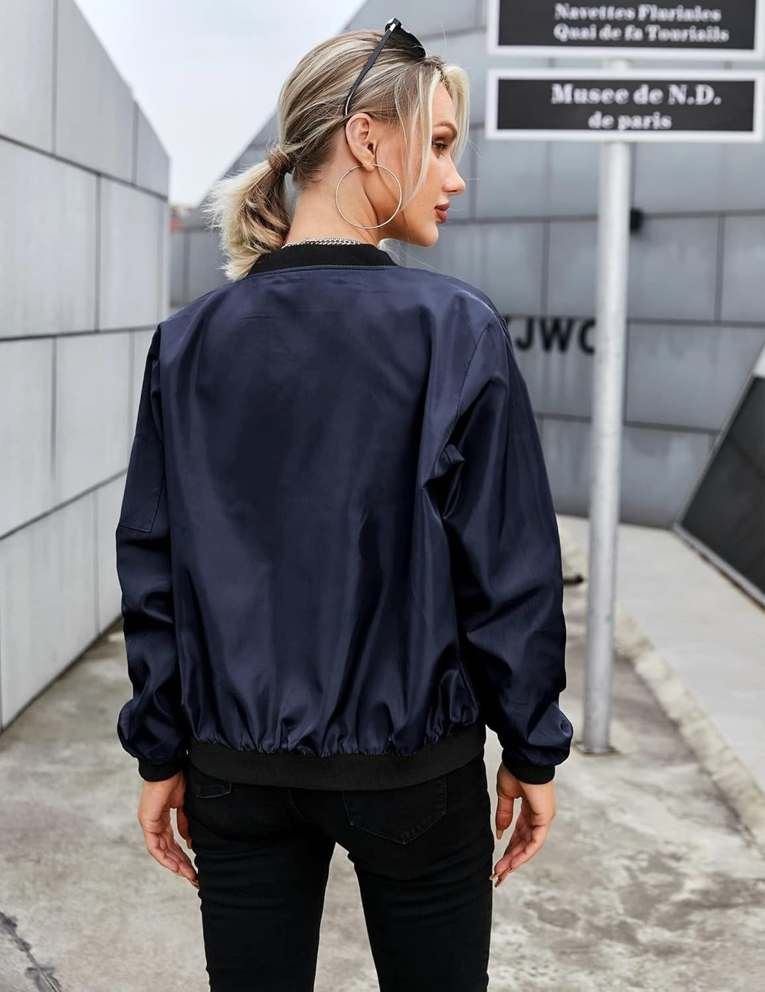Franziska — Warme kurze Bomberjacke für Damen aus Satin, Das Modehaus Luzern