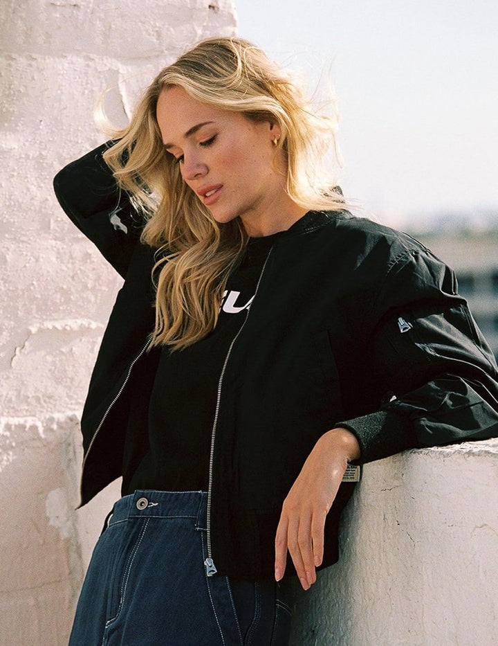 Franziska — Warme kurze Bomberjacke für Damen aus Satin, Das Modehaus Luzern