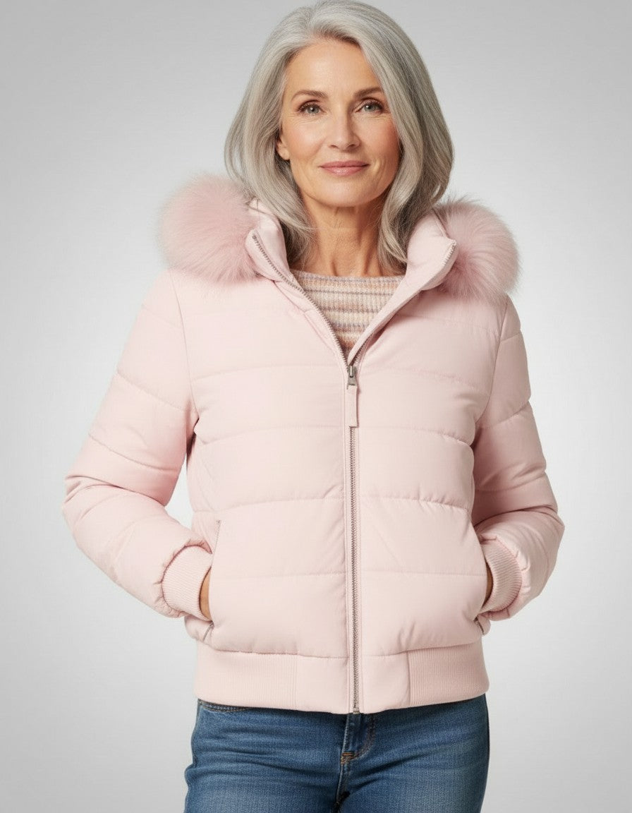 Frieda — Gesteppte Winterjacke mit Kunstfell-Kapuze und Bündchen für Damen, Das Modehaus Luzern