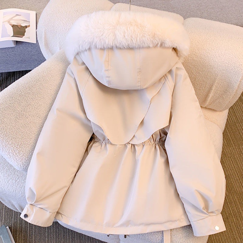 Giulia — Warme gefütterte Winterjacke für Damen mit Kapuze und Kordelzug, Das Modehaus Luzern