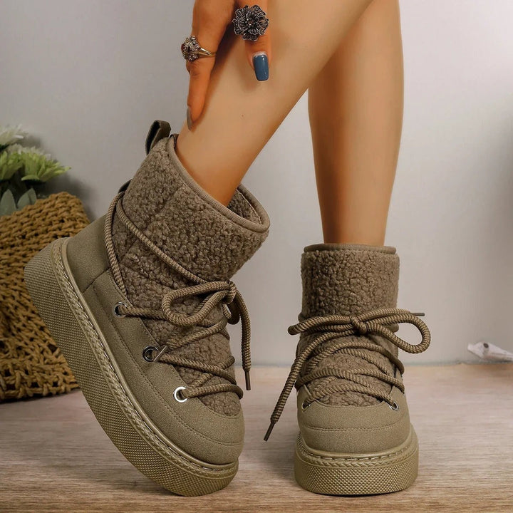 Helene — Warme Winterschuhe für Damen mit Plateau und grober Schnürung, Das Modehaus Luzern