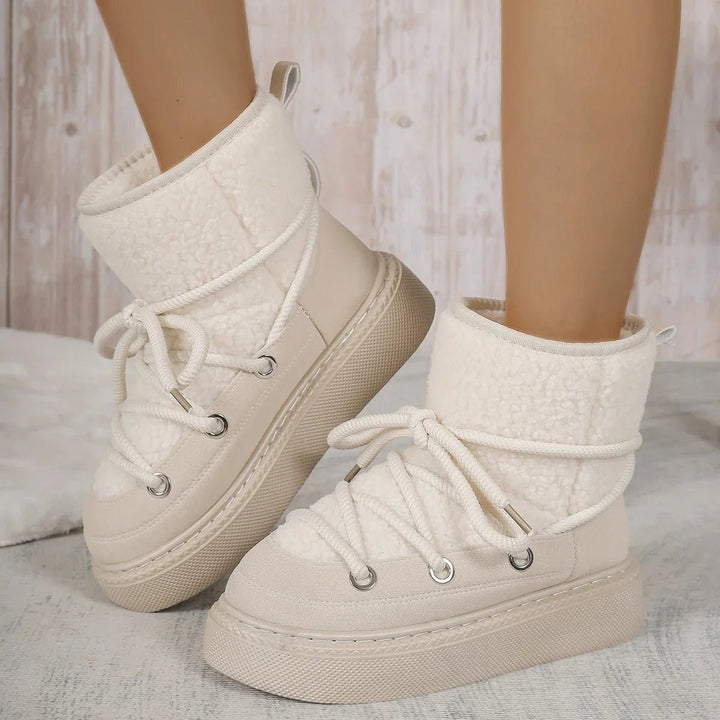 Helene — Warme Winterschuhe für Damen mit Plateau und grober Schnürung, Das Modehaus Luzern