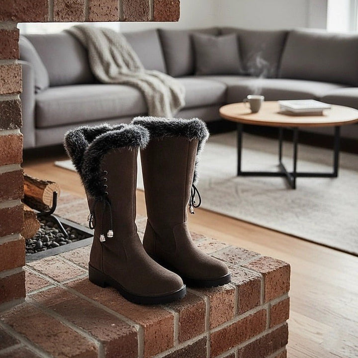 Helga — Kniehohe Winterstiefel für Damen mit Kunstfell und Profilsohle, Das Modehaus Luzern