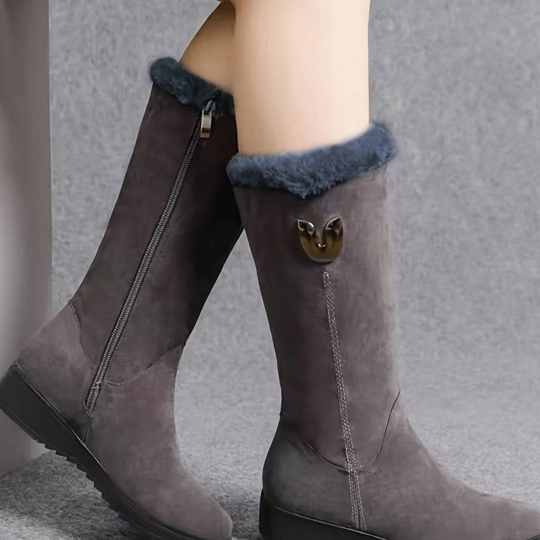 Ilona — Warme flache wadenhohe Winterschuhe für Damen mit Fellkragen, Das Modehaus Luzern