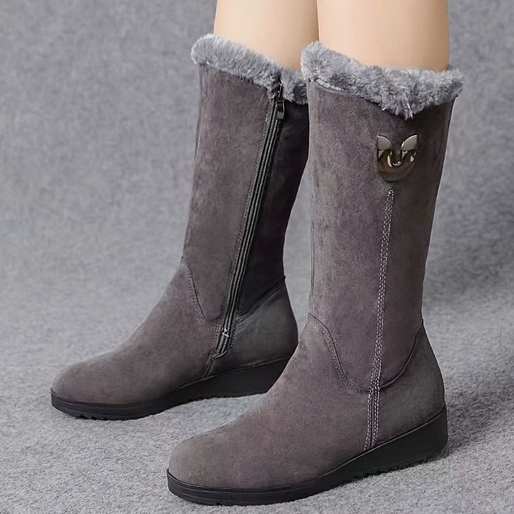 Ilona — Warme flache wadenhohe Winterschuhe für Damen mit Fellkragen, Das Modehaus Luzern