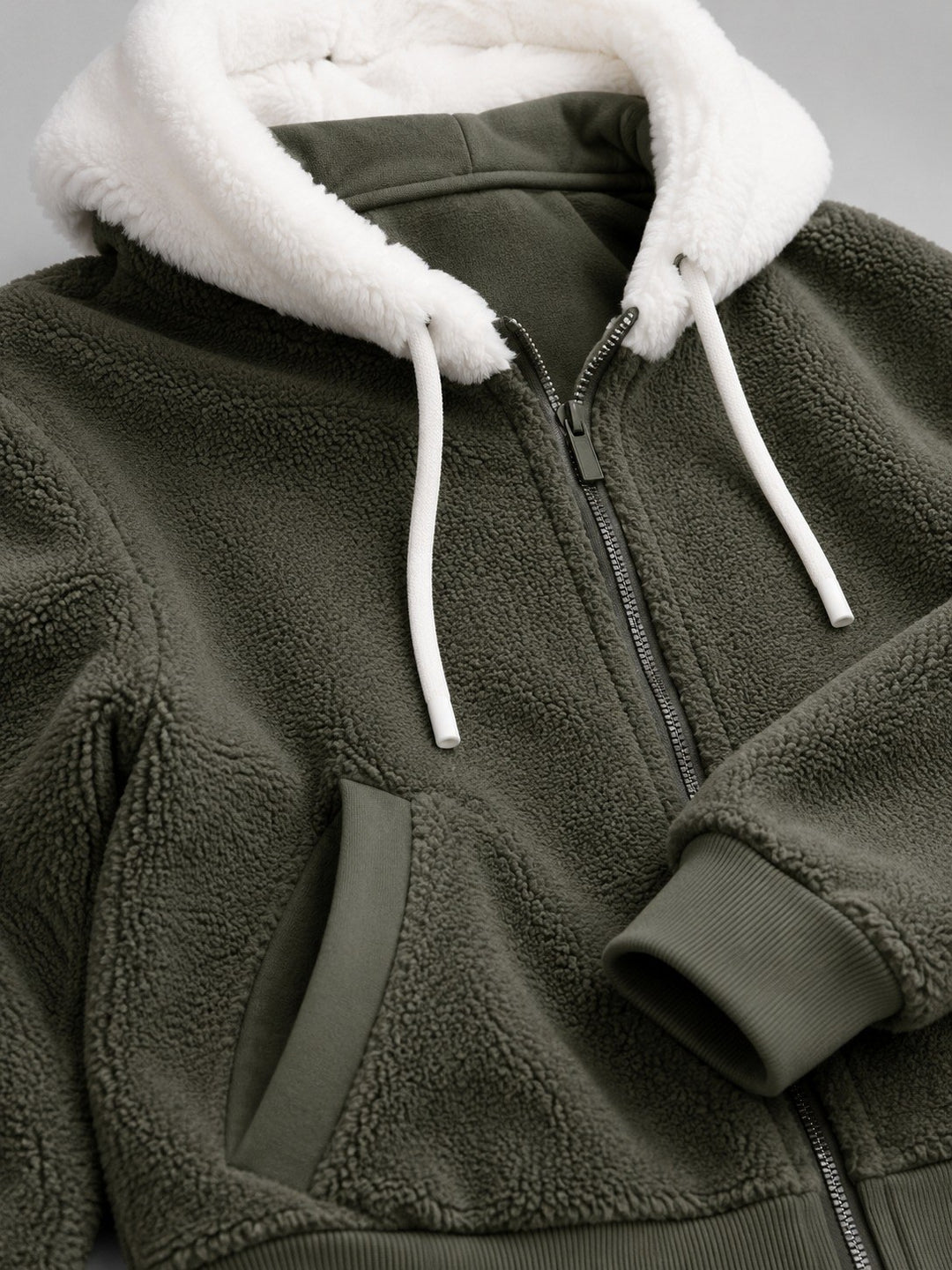 Isabelle — Warme Fleecejacke für Damen mit Kapuze und Teddyfutter, Das Modehaus Luzern