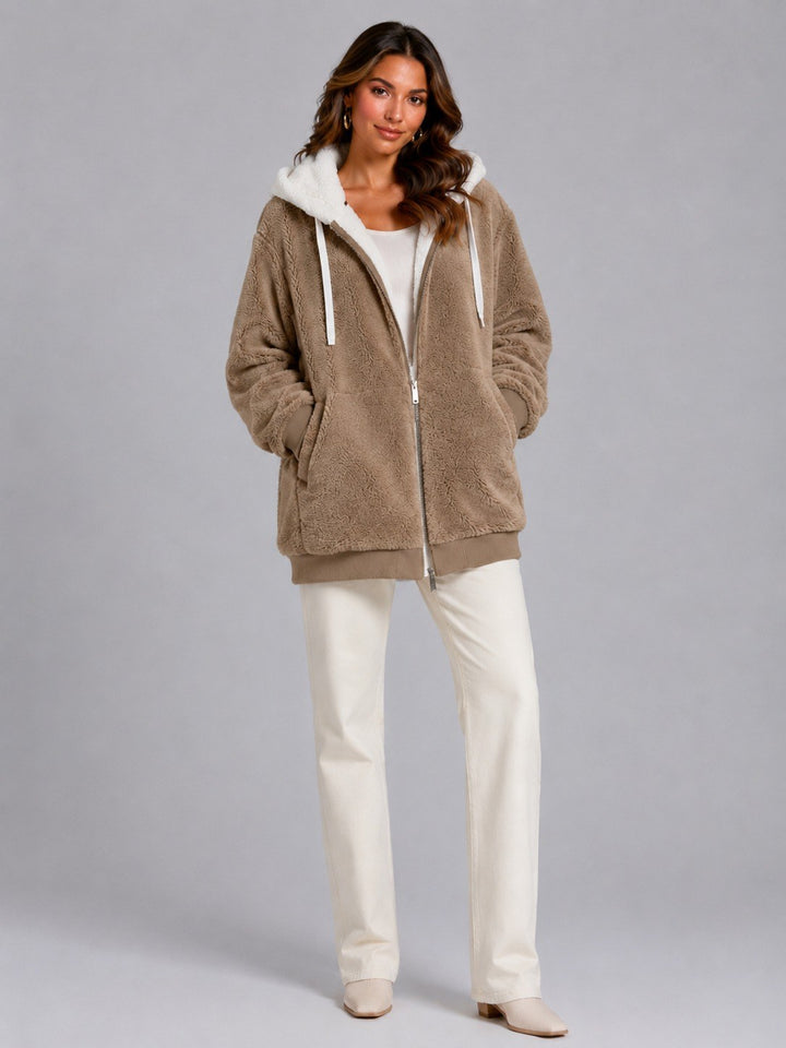 Isabelle — Warme Fleecejacke für Damen mit Kapuze und Teddyfutter, Das Modehaus Luzern