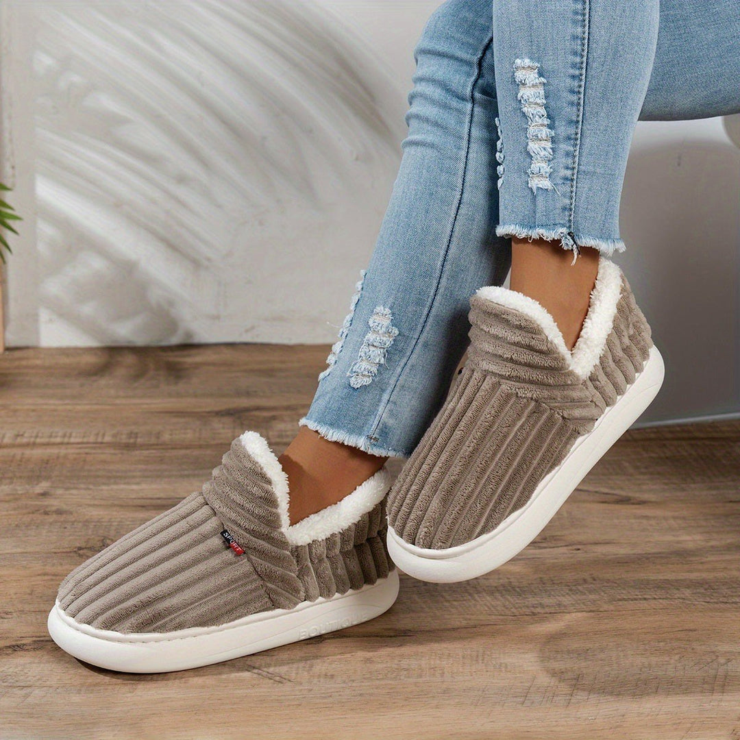 Jana — Warme Hausschuhe für Damen aus Cord mit Plüsch und fester Sohle, Das Modehaus Luzern