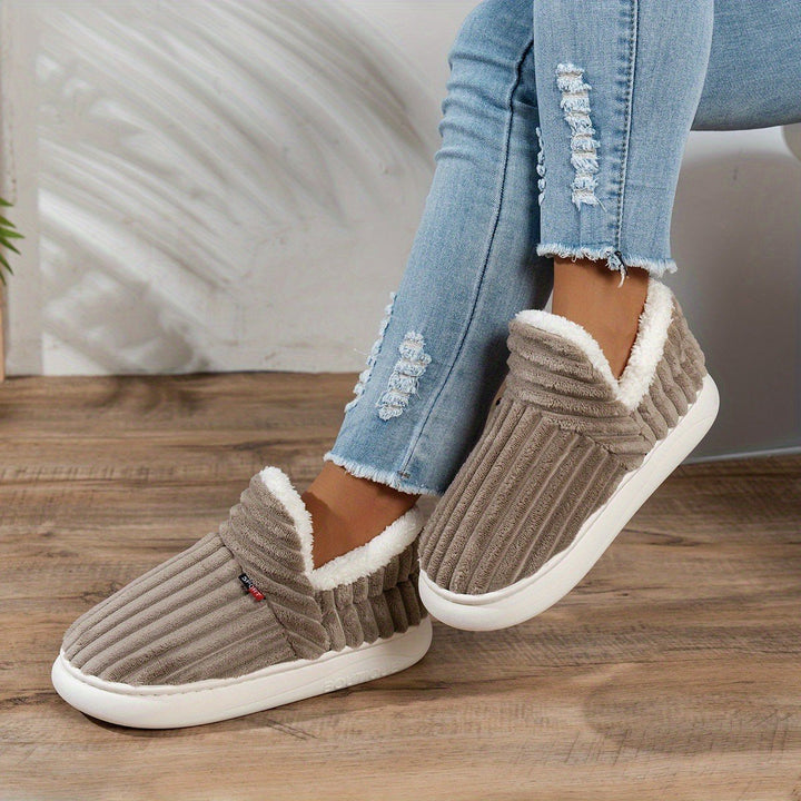 Jana — Warme Hausschuhe für Damen aus Cord mit Plüsch und fester Sohle, Das Modehaus Luzern