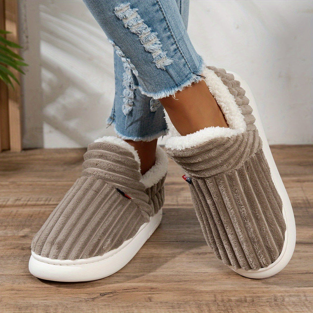 Jana — Warme Hausschuhe für Damen aus Cord mit Plüsch und fester Sohle, Das Modehaus Luzern