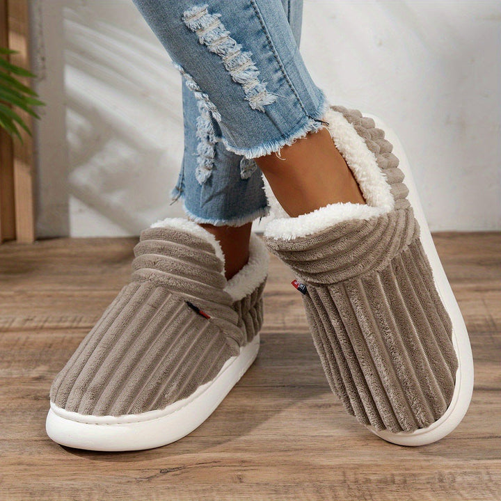 Jana — Warme Hausschuhe für Damen aus Cord mit Plüsch und fester Sohle, Das Modehaus Luzern