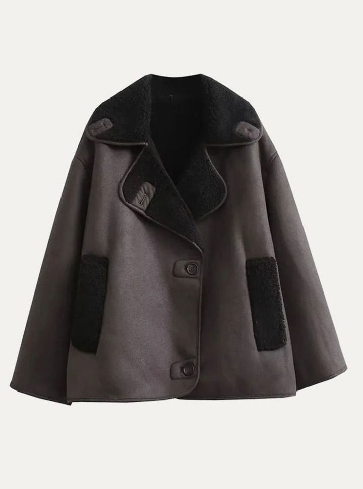 Jolanda — Warme Oversize Winterjacke für Damen in Lammfell-Optik, Das Modehaus Luzern