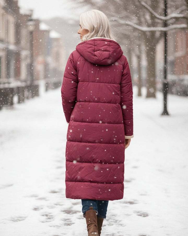 Julia — Warmer langer Daunenmantel für Damen mit Kapuze und Fleecefutter, Das Modehaus Luzern