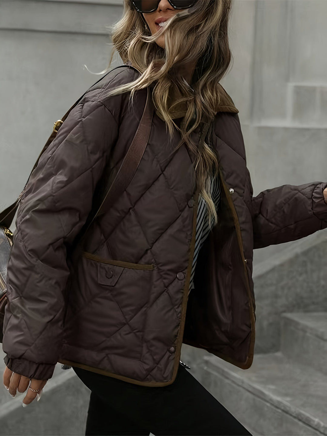 Karin — Warme gesteppte Winterjacke für Damen mit Kragen aus Cord, Das Modehaus Luzern