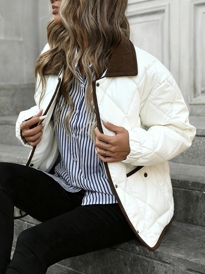 Karin — Warme gesteppte Winterjacke für Damen mit Kragen aus Cord, Das Modehaus Luzern