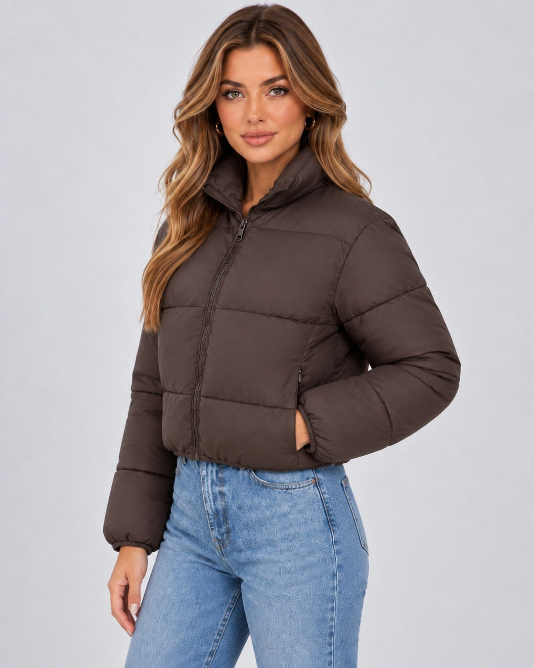 Karolina — Kurze Winterjacke für Damen mit hohem Stehkragen und Steppung, Das Modehaus Luzern