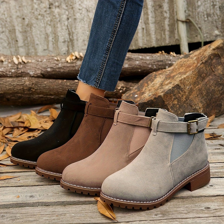 Katja — Elegante Ankle Boots für Damen mit Schnallen und Blockabsatz, Das Modehaus Luzern