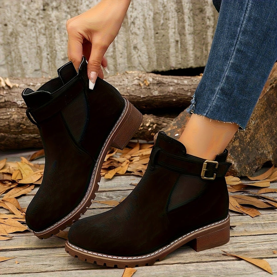 Katja — Elegante Ankle Boots für Damen mit Schnallen und Blockabsatz, Das Modehaus Luzern