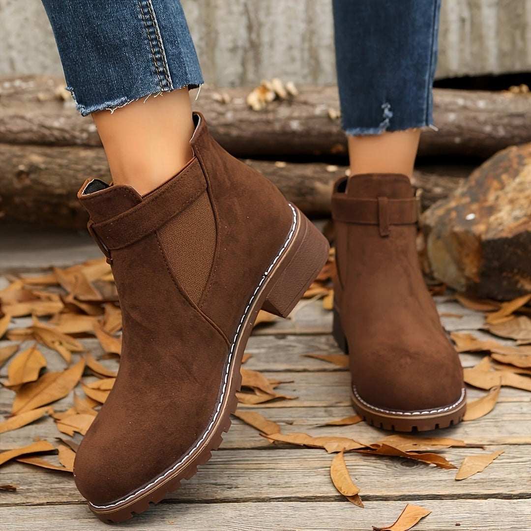 Katja — Elegante Ankle Boots für Damen mit Schnallen und Blockabsatz, Das Modehaus Luzern