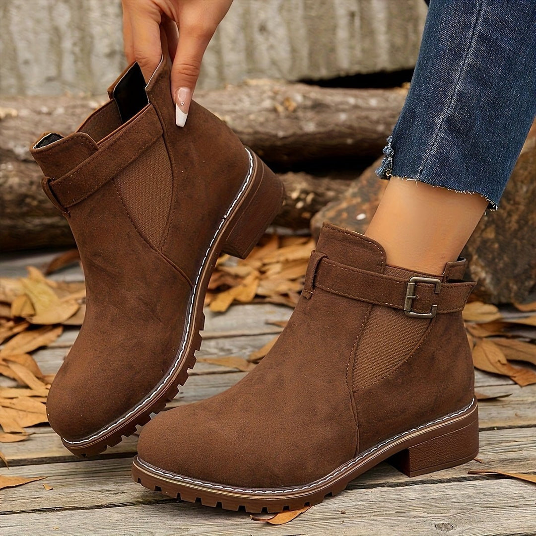 Katja — Elegante Ankle Boots für Damen mit Schnallen und Blockabsatz, Das Modehaus Luzern