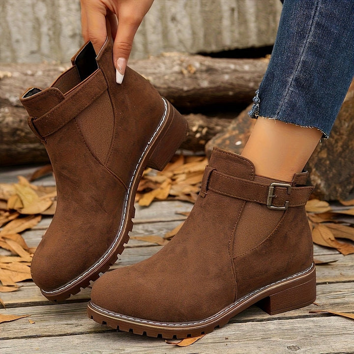 Katja — Elegante Ankle Boots für Damen mit Schnallen und Blockabsatz, Das Modehaus Luzern