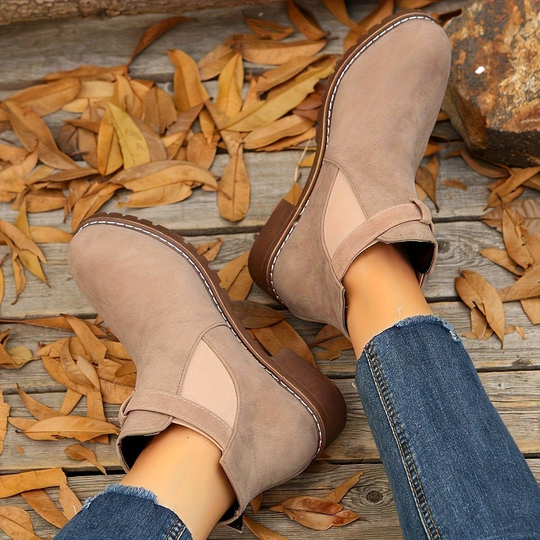 Katja — Elegante Ankle Boots für Damen mit Schnallen und Blockabsatz, Das Modehaus Luzern