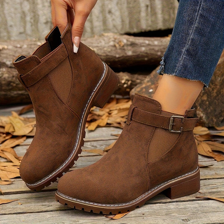 Katja — Elegante Ankle Boots für Damen mit Schnallen und Blockabsatz, Das Modehaus Luzern