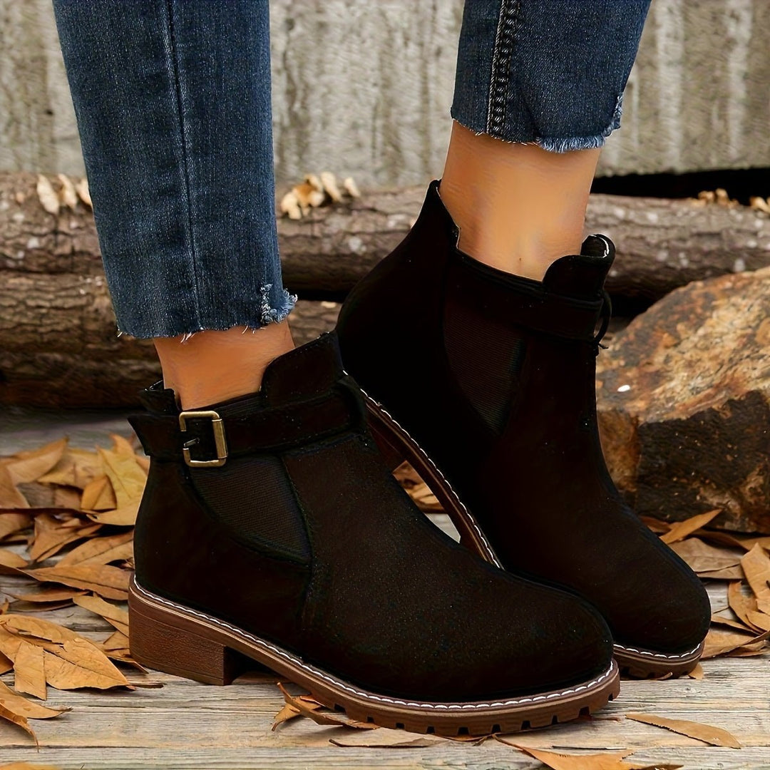 Katja — Elegante Ankle Boots für Damen mit Schnallen und Blockabsatz, Das Modehaus Luzern