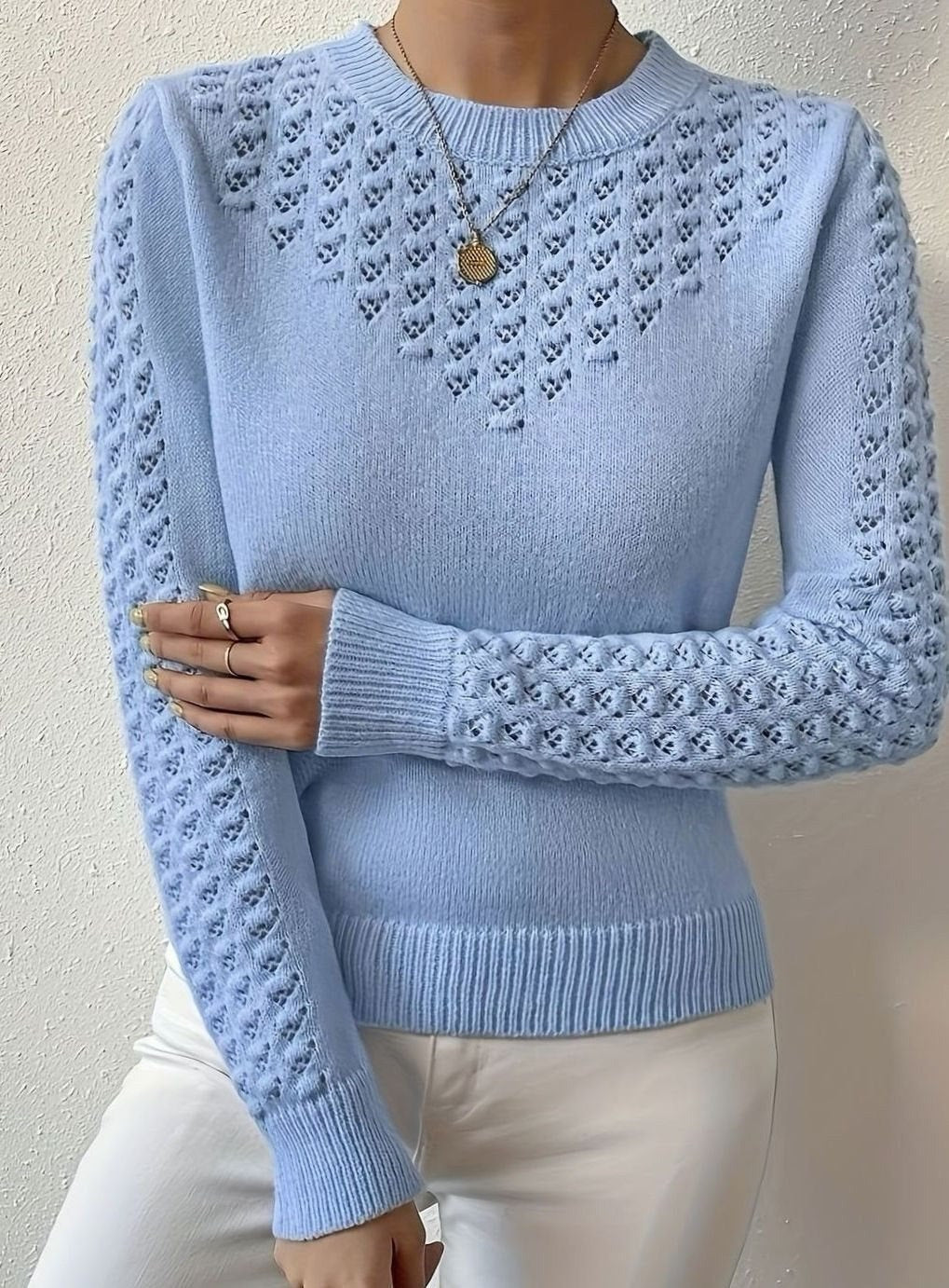 Katrin — Weicher schmaler Strickpullover für Damen mit Lochmuster, Das Modehaus Luzern