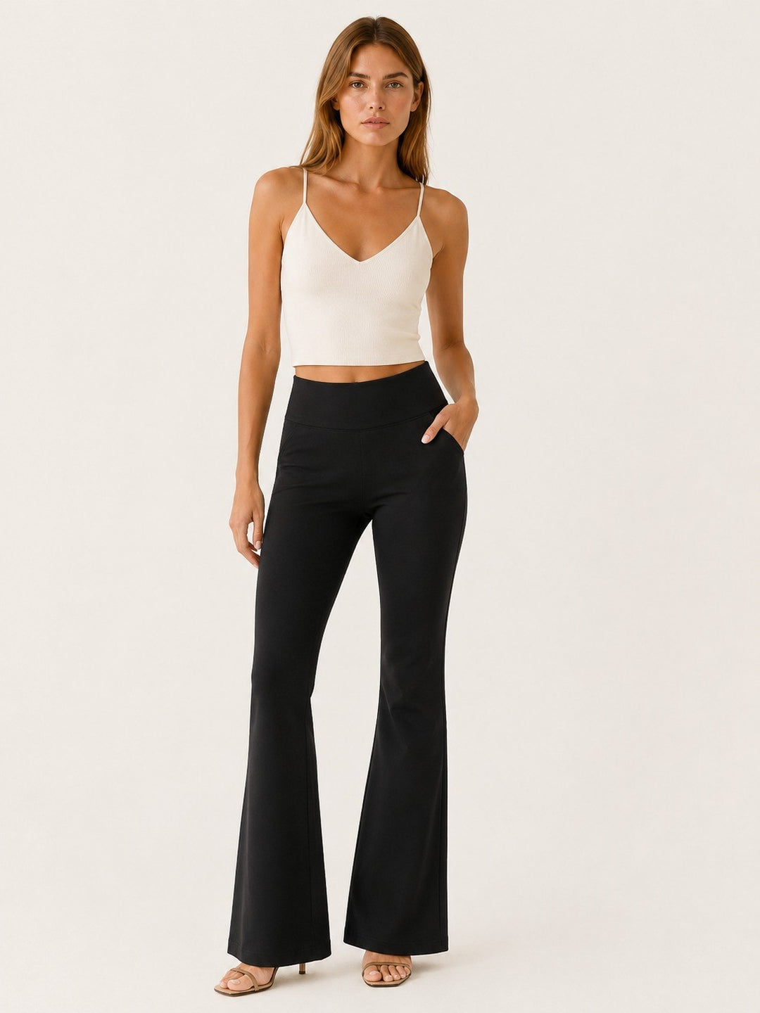Kerstin — Bequeme Bootcut Sport Leggings für Damen mit Taschen, Das Modehaus Luzern