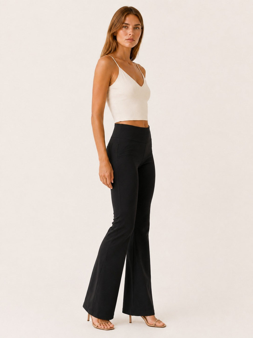 Kerstin — Bequeme Bootcut Sport Leggings für Damen mit Taschen, Das Modehaus Luzern
