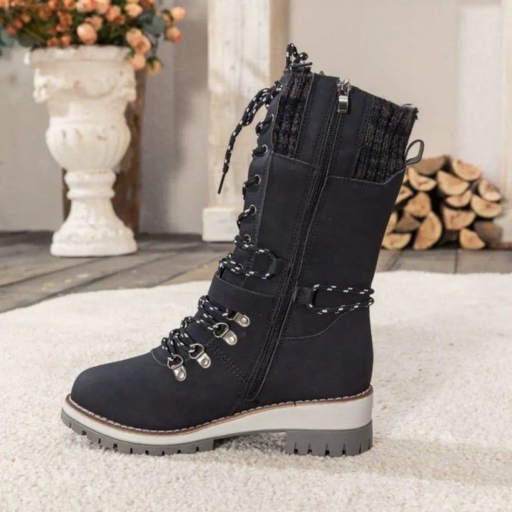 Ladina — Wadenhohe Winterschuhe für Damen mit Schnürung und Profilsohle, Das Modehaus Luzern