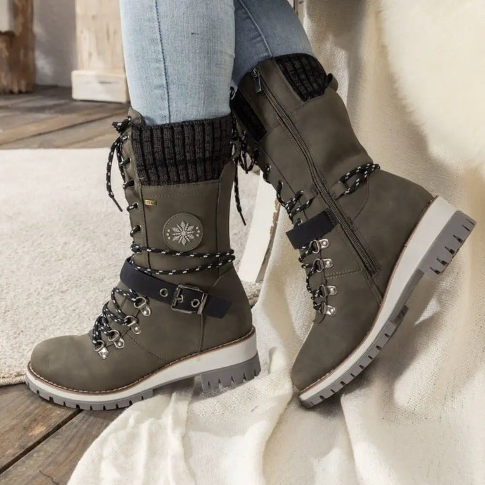 Ladina — Wadenhohe Winterschuhe für Damen mit Schnürung und Profilsohle, Das Modehaus Luzern