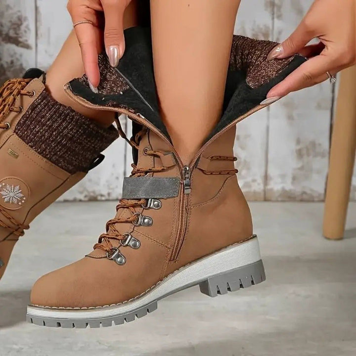 Ladina — Wadenhohe Winterschuhe für Damen mit Schnürung und Profilsohle, Das Modehaus Luzern