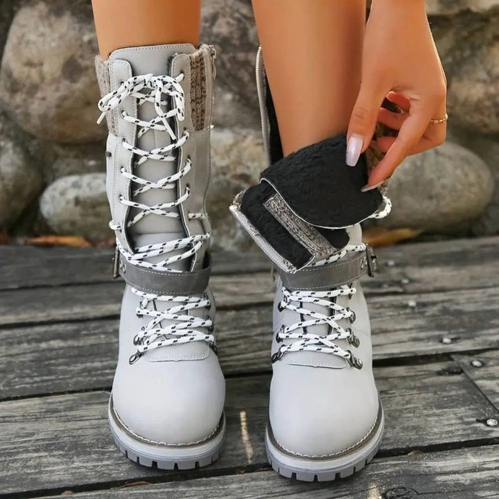 Ladina — Wadenhohe Winterschuhe für Damen mit Schnürung und Profilsohle, Das Modehaus Luzern