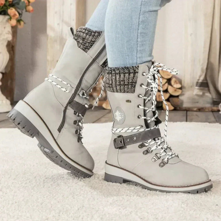 Ladina — Wadenhohe Winterschuhe für Damen mit Schnürung und Profilsohle, Das Modehaus Luzern