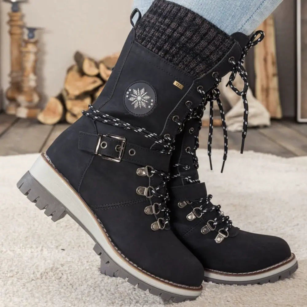 Ladina — Wadenhohe Winterschuhe für Damen mit Schnürung und Profilsohle, Das Modehaus Luzern