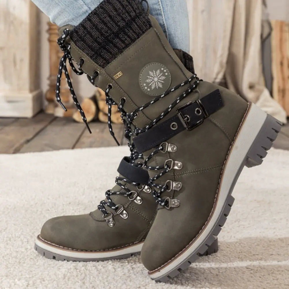 Ladina — Wadenhohe Winterschuhe für Damen mit Schnürung und Profilsohle, Das Modehaus Luzern