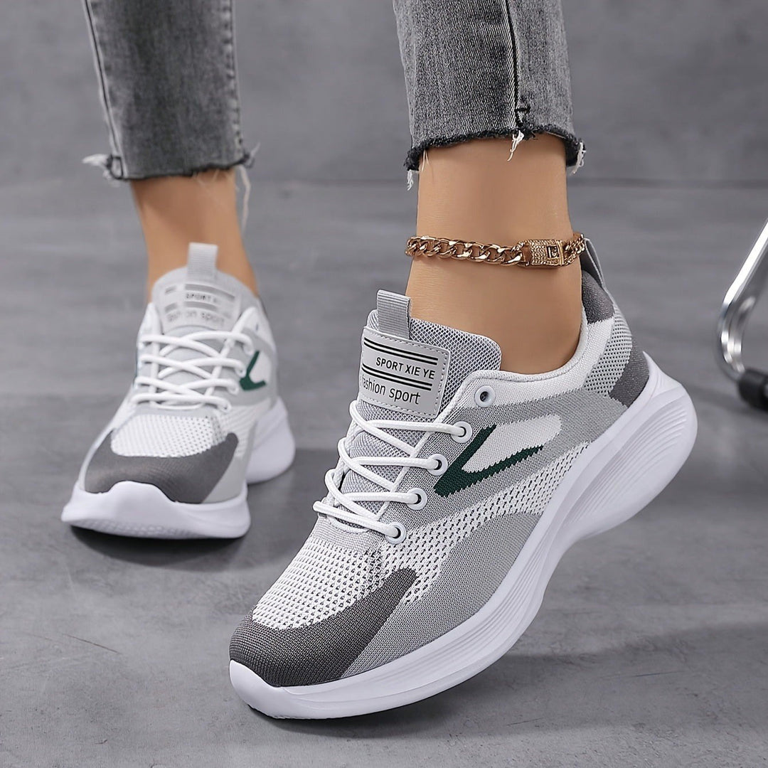 Lia — Leichte Sneakers für Damen mit Dämpfung in der Sohle für den Alltag, Das Modehaus Luzern