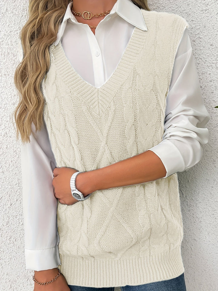 Lina — Warmer Pullunder für Damen aus Strick mit Zopfmuster, Das Modehaus Luzern