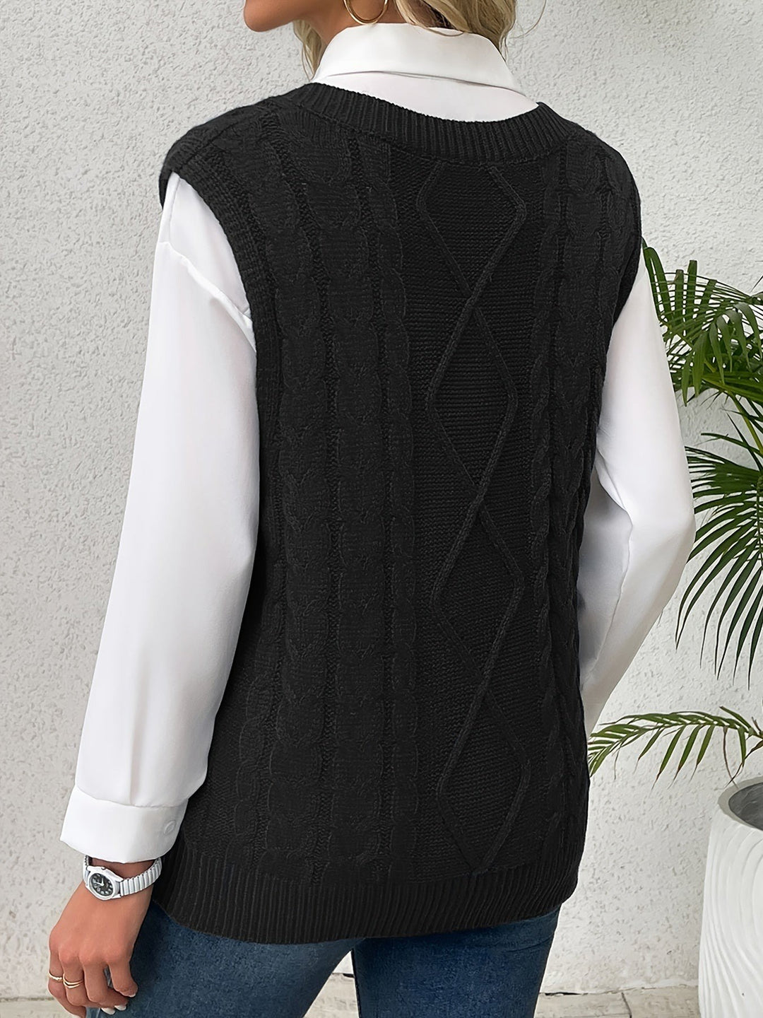 Lina — Warmer Pullunder für Damen aus Strick mit Zopfmuster, Das Modehaus Luzern